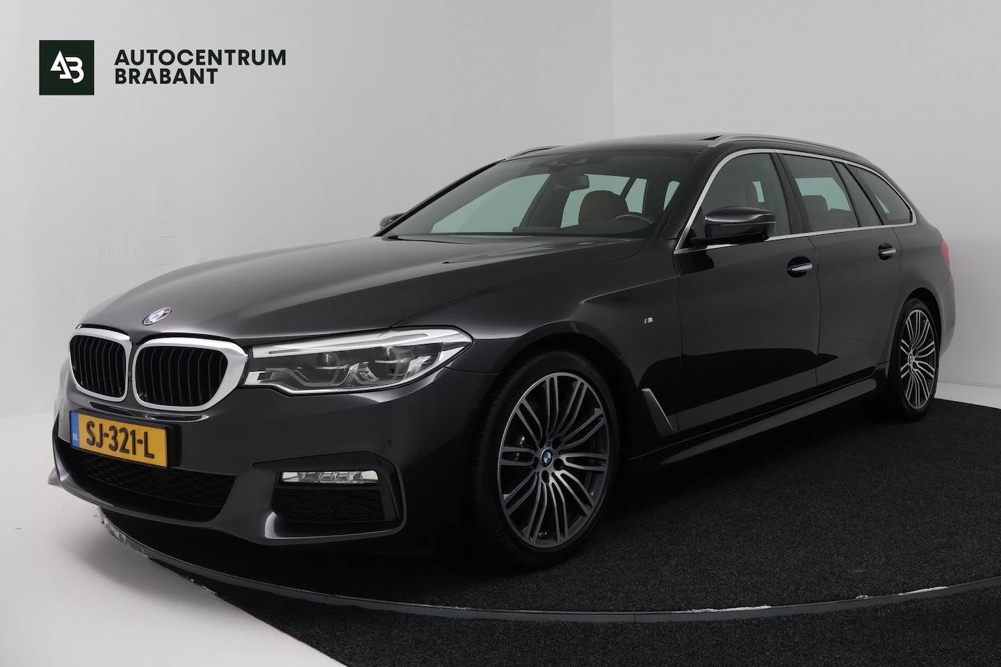 BMW 5-serie Touring - 520i Corporate Lease High Executive (PANORAMADAK, STOELVERWARMING, ELEKTR STOELEN, CAMERA) - AutoWereld.nl