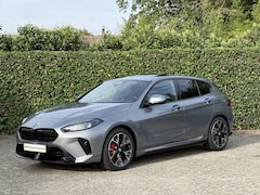BMW 1-serie - 120 M Sport Pro | Panorama dak | Trekhaak | Camera | Getint glas