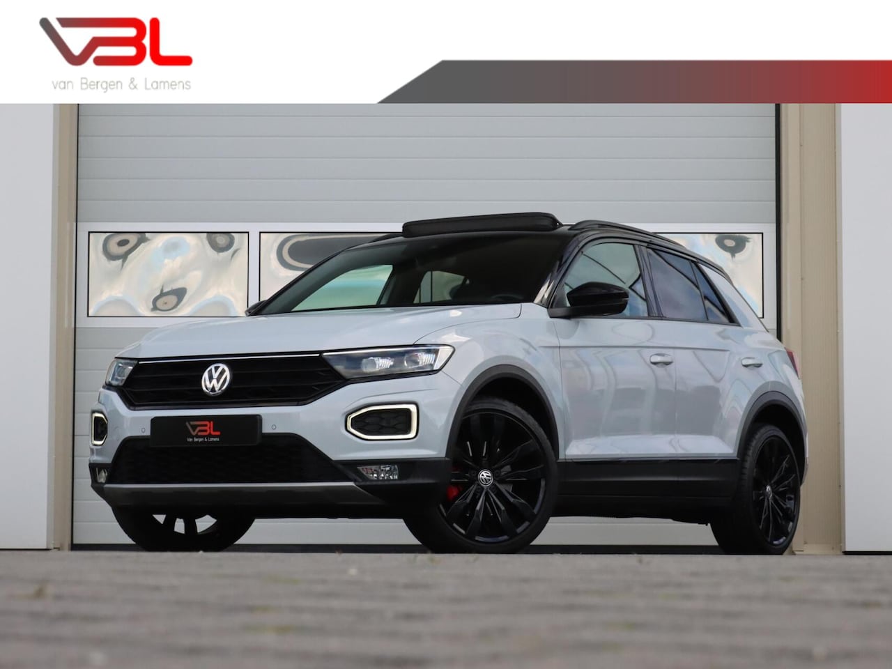 Volkswagen T-Roc - 1.5 TSI 150PK Sport | Panoramadak | 19inch velgen | Two-tone - AutoWereld.nl