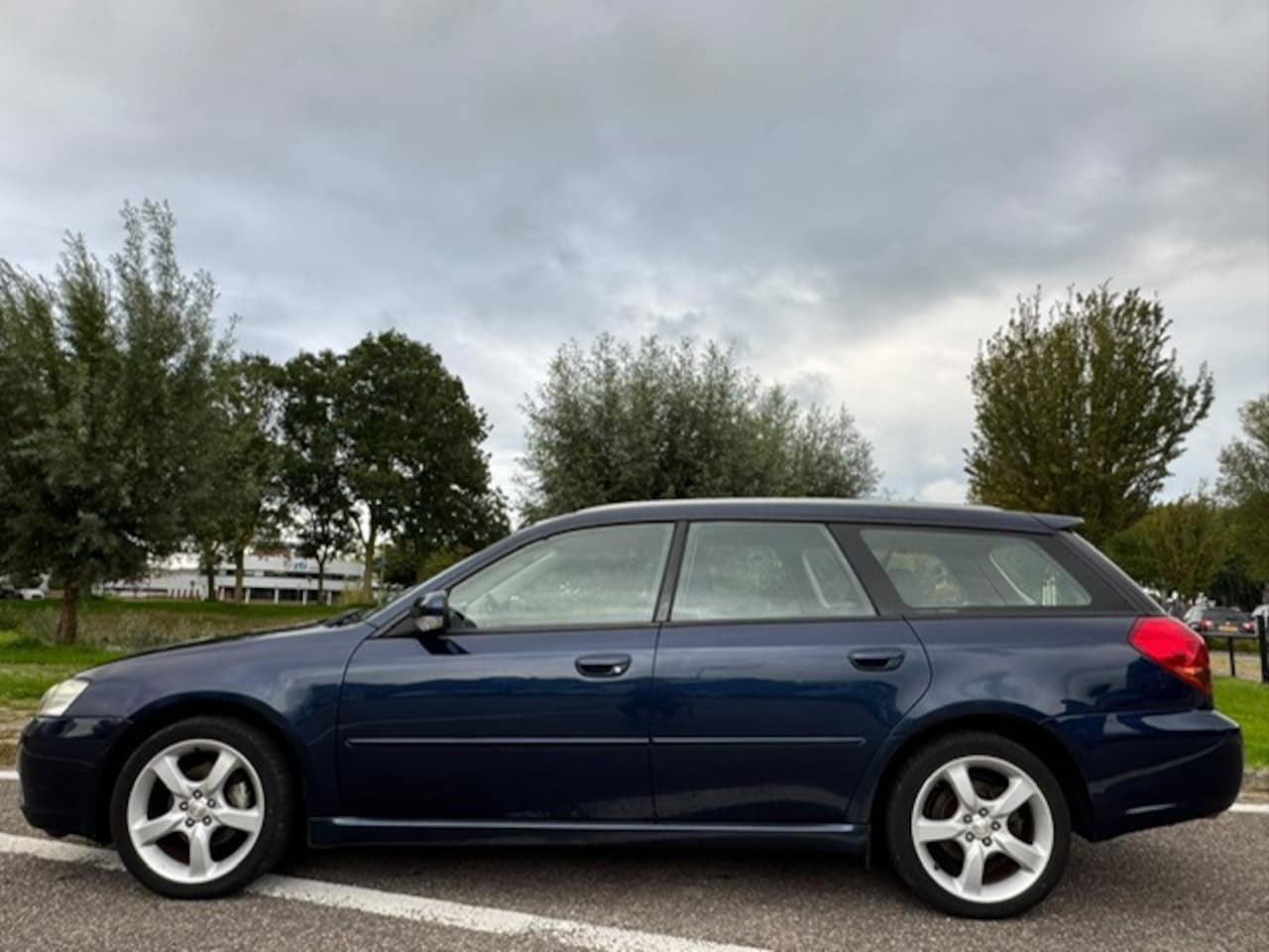 Subaru Legacy Touring Wagon - 2.0R ECC Audio/CD Cruisecontrol ABS LMV 17" Trekhaak Dealeronderhoud Apk 15/05/2027 - AutoWereld.nl