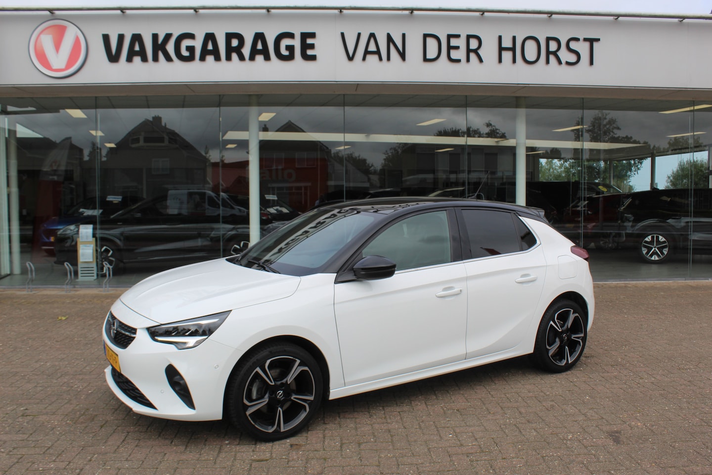 Opel Corsa - 1.2 GS Line 100PK TURBO In nieuwstaat verkerende Opel Corsa ! Autm. airco, cruise cntrl, l - AutoWereld.nl