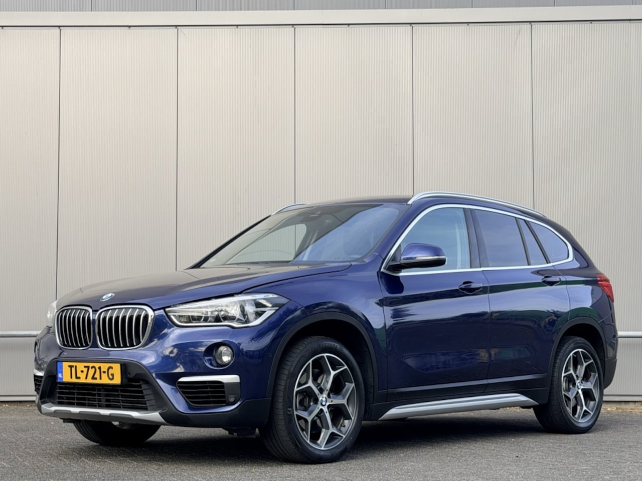 BMW X1 - sDrive20i - acc - airco - navi - nap! - automaat! - AutoWereld.nl