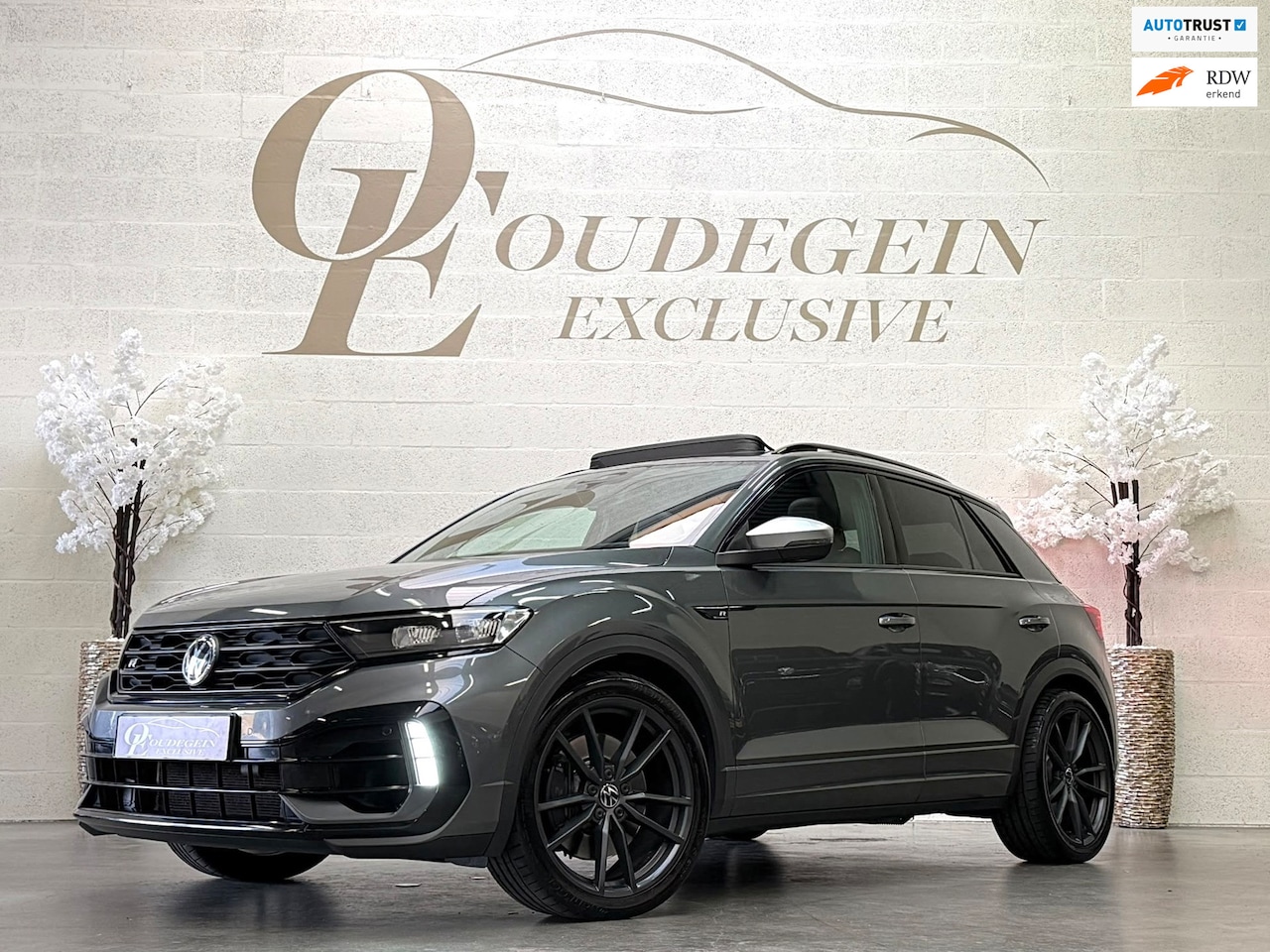 Volkswagen T-Roc - 2.0 TSI 4Motion R / PANO / LEDER CARBON / CARPLAY / KEYLESS / CAMERA / DCC / ACC / DODEHOE - AutoWereld.nl