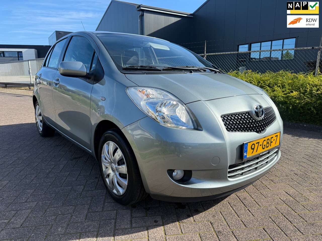 Toyota Yaris - 1.3 VVTi Sol *AUTOMAAT* NWE APK** - AutoWereld.nl