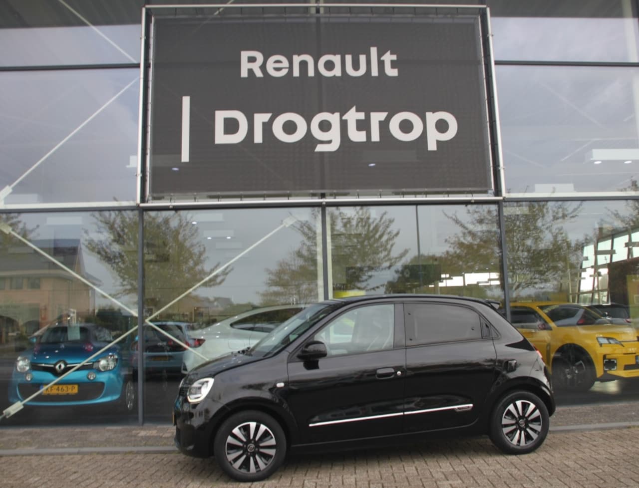 Renault Twingo - 65PK-INTENS-33DKM-CARPLAY-CLIMA-CAMERA-PDC-LMV- - AutoWereld.nl