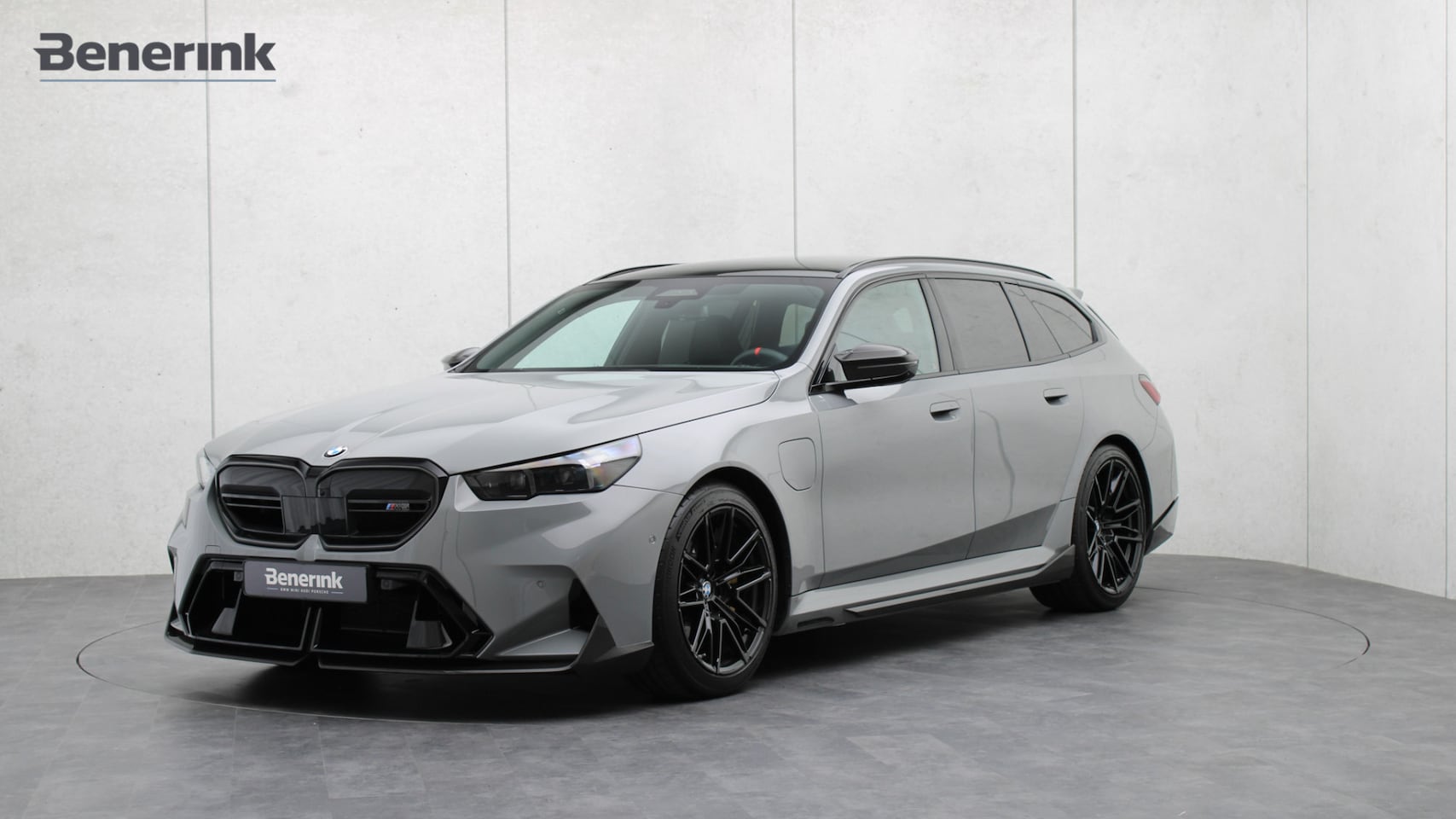 BMW M5 - Touring M Performance | Akrapovic | Eventuri | M Drivers Package | Stoelventilatie | Panor - AutoWereld.nl