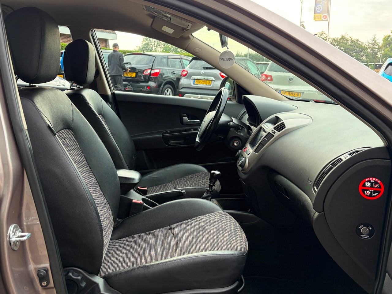 Kia Cee'd - 2.0 X-ecutive 5Drs App-Connect Clima Cruise Trekhaak NL-Auto NAP Dealeronderhouden! - AutoWereld.nl