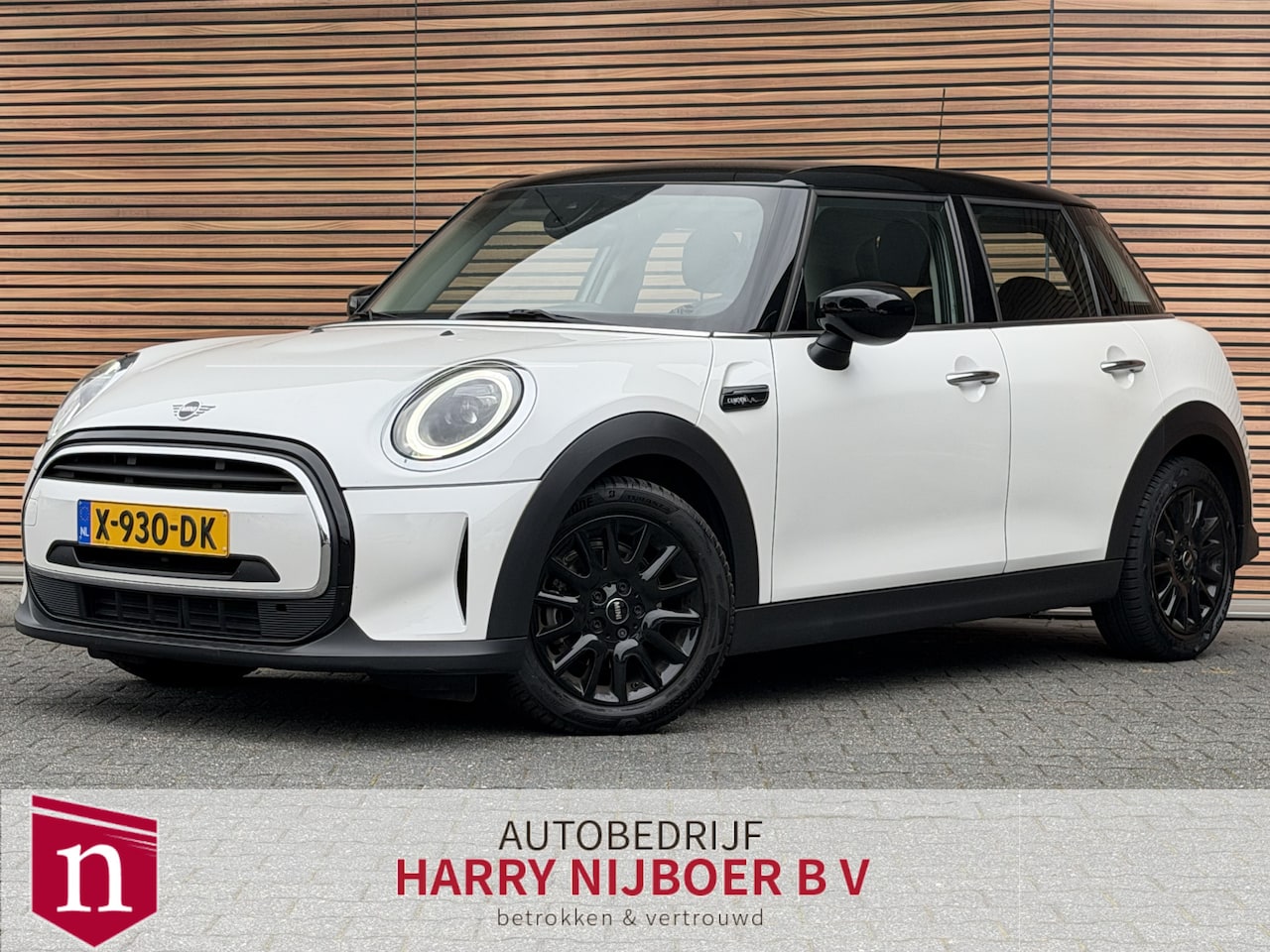 MINI 5-Deurs - 1.5 Cooper Camden Edition Carplay / Automaat / Clima - AutoWereld.nl