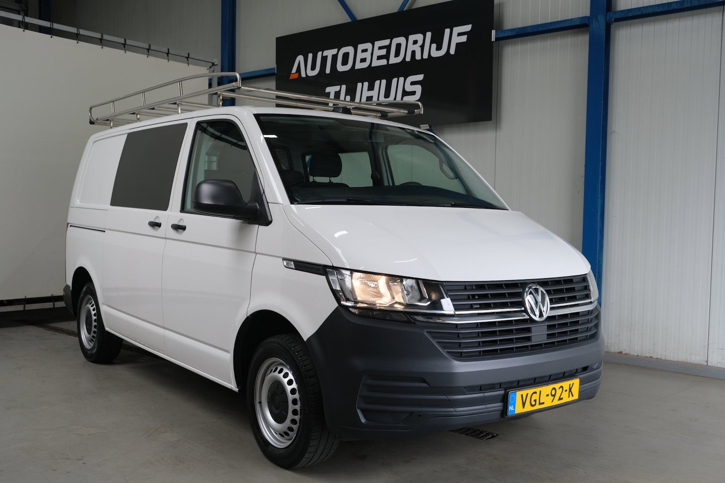 Volkswagen Transporter - 2.0 TDI L1H1 26 DC - N.A.P. Airco, Cruise, Navi, Carplay, Trekhaak. - AutoWereld.nl