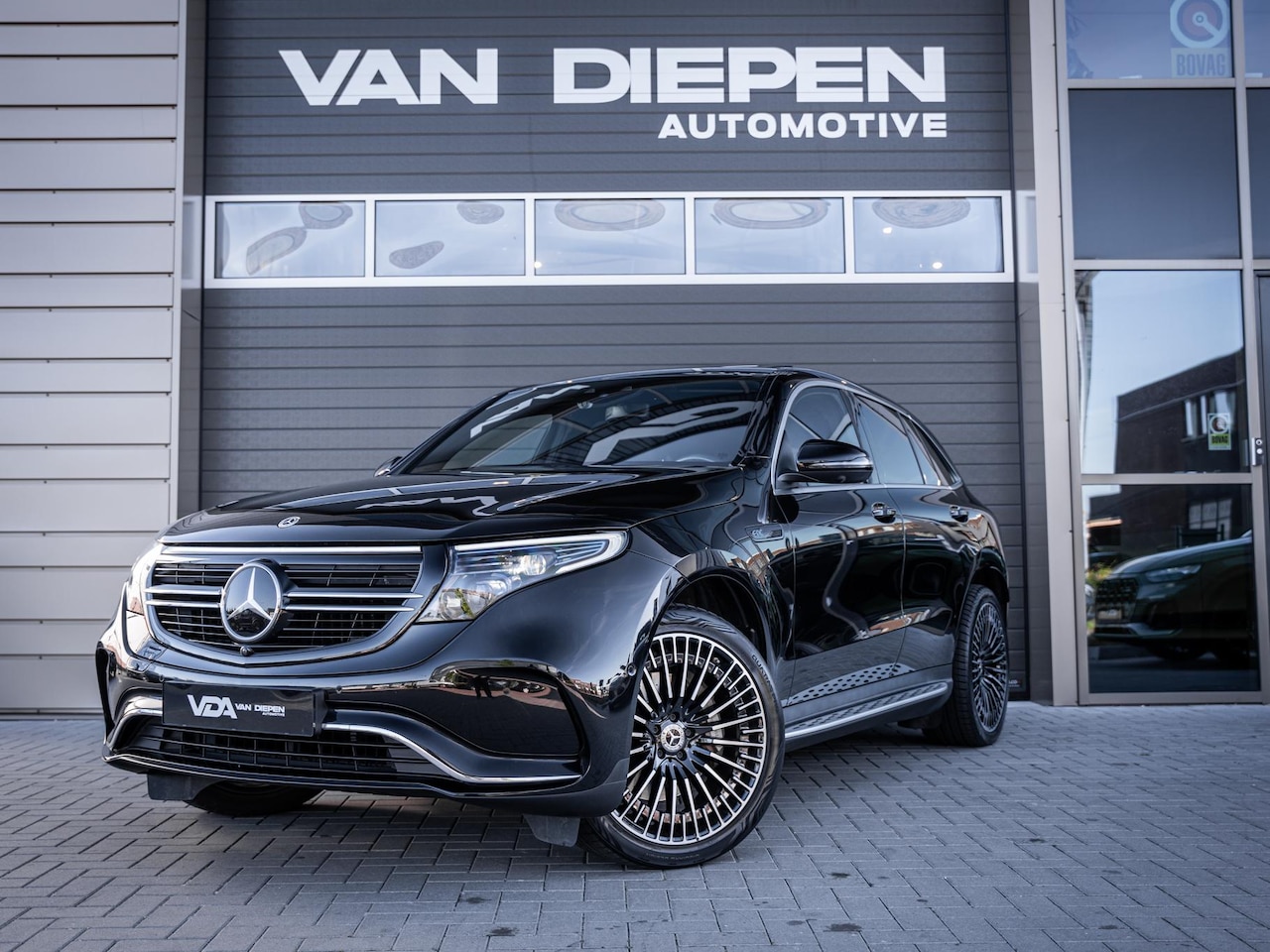 Mercedes-Benz EQC - 400 4MATIC Premium Plus 80 kWh ///AMG - Burmester l Pano l Laser Shield - AutoWereld.nl
