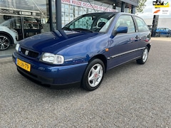 SEAT Ibiza - 1.6i S - zeer nette auto - lage km stand