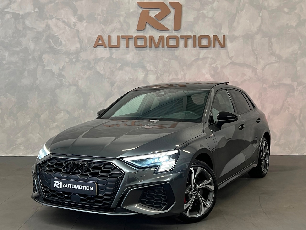 Audi A3 Sportback - 45 TFSI e 3x S LINE Competition PANO|MASSAGE|MATRIX|SFEERVERLICHTING|B&O|CAMERA|KEYLESS|ST - AutoWereld.nl