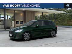 BMW 2-serie Active Tourer - 225e xDrive M Sport Automaat / Panoramadak / Trekhaak / Sportstoelen / Head-Up / M Adaptie