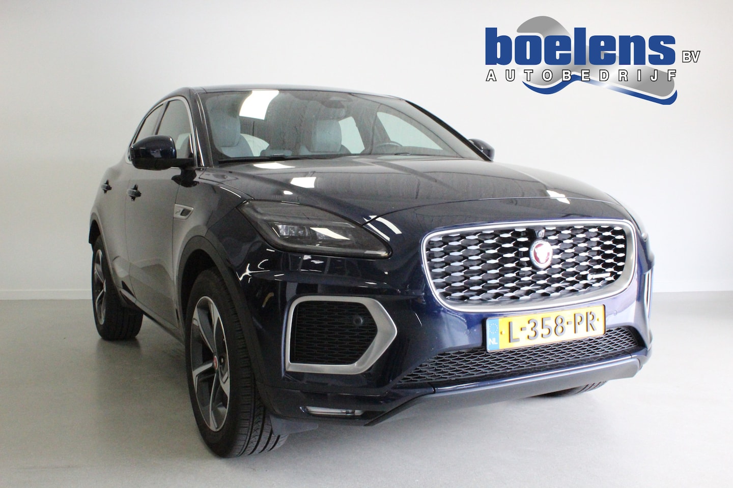 Jaguar E-Pace - 1.5 P300e AWD R-Dynamic SE | STOEL-VERW | BLINDSPOT | 360CAMERA | CARPLAY | DAB-RADIO | NA - AutoWereld.nl
