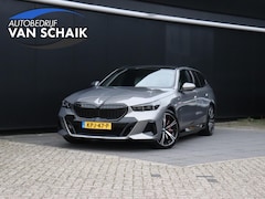 BMW 5-serie Touring - 550e xDrive M-SPORT PRO | LEDER | PANO-DAK | HEAD-UP | LEDER | BOWERS & WILKINS | TRAVEL-P