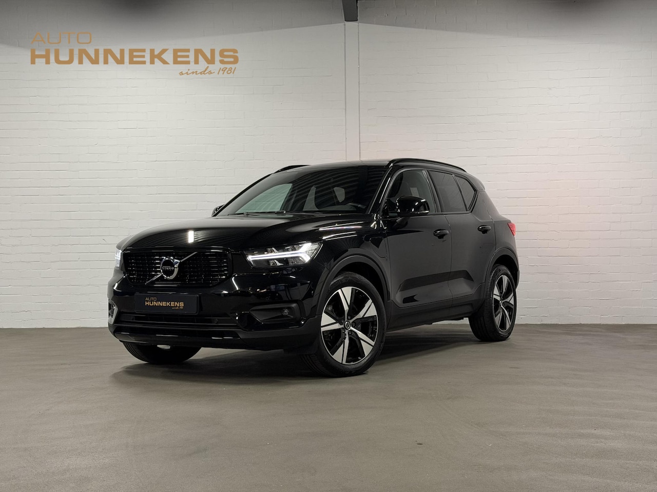 Volvo XC40 - 1.5 T5 Recharge R-Design Open dak | Stuur-/stoelverwarming | Harman/Kardon | Cruise-/clima - AutoWereld.nl