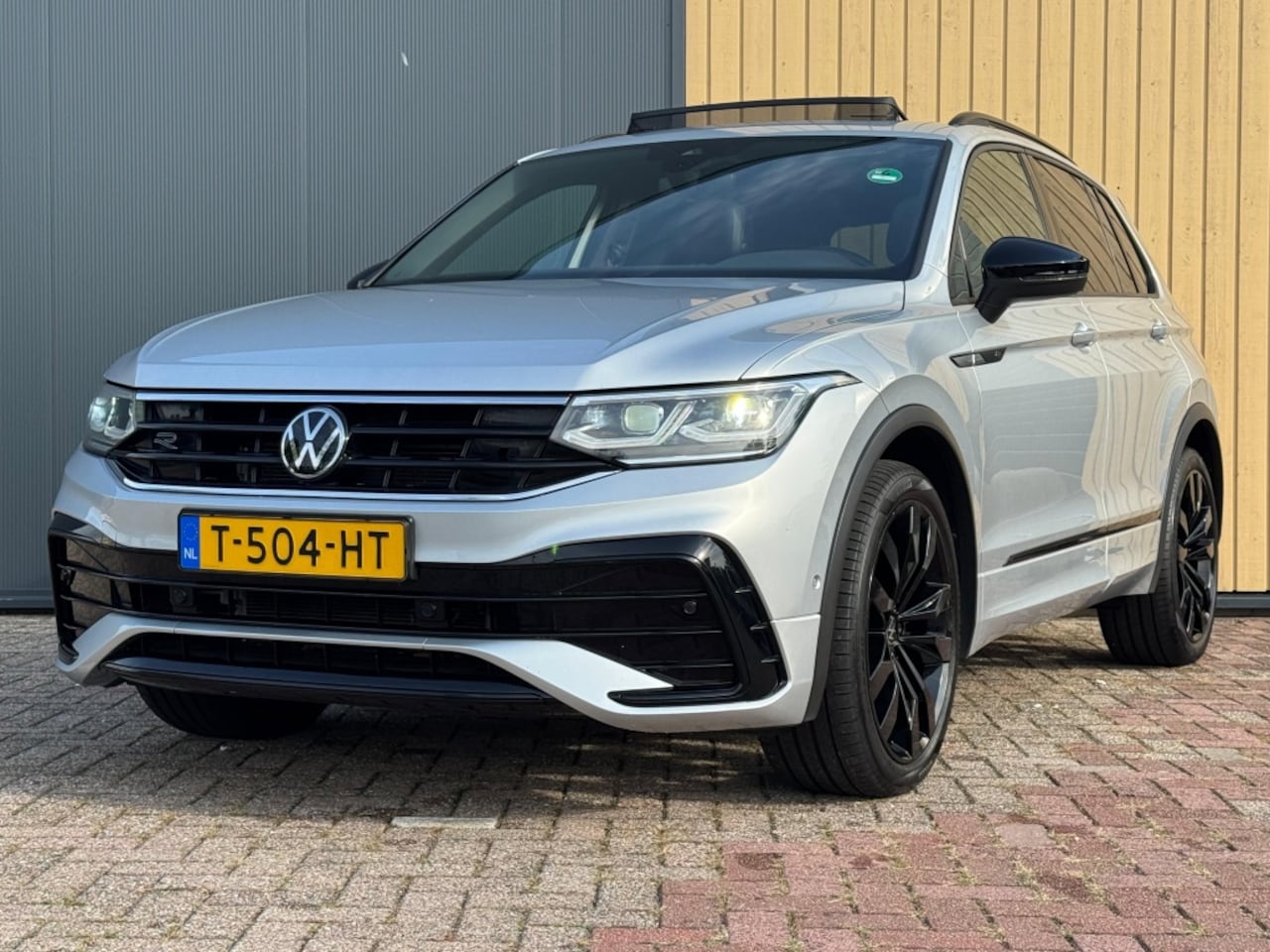 Volkswagen Tiguan - 1.5 TSI 150pk DSG R-Line | 1E Eigenaar | NL auto | Pano | DCC | ACC | Stoel/Stuurverwarmin - AutoWereld.nl