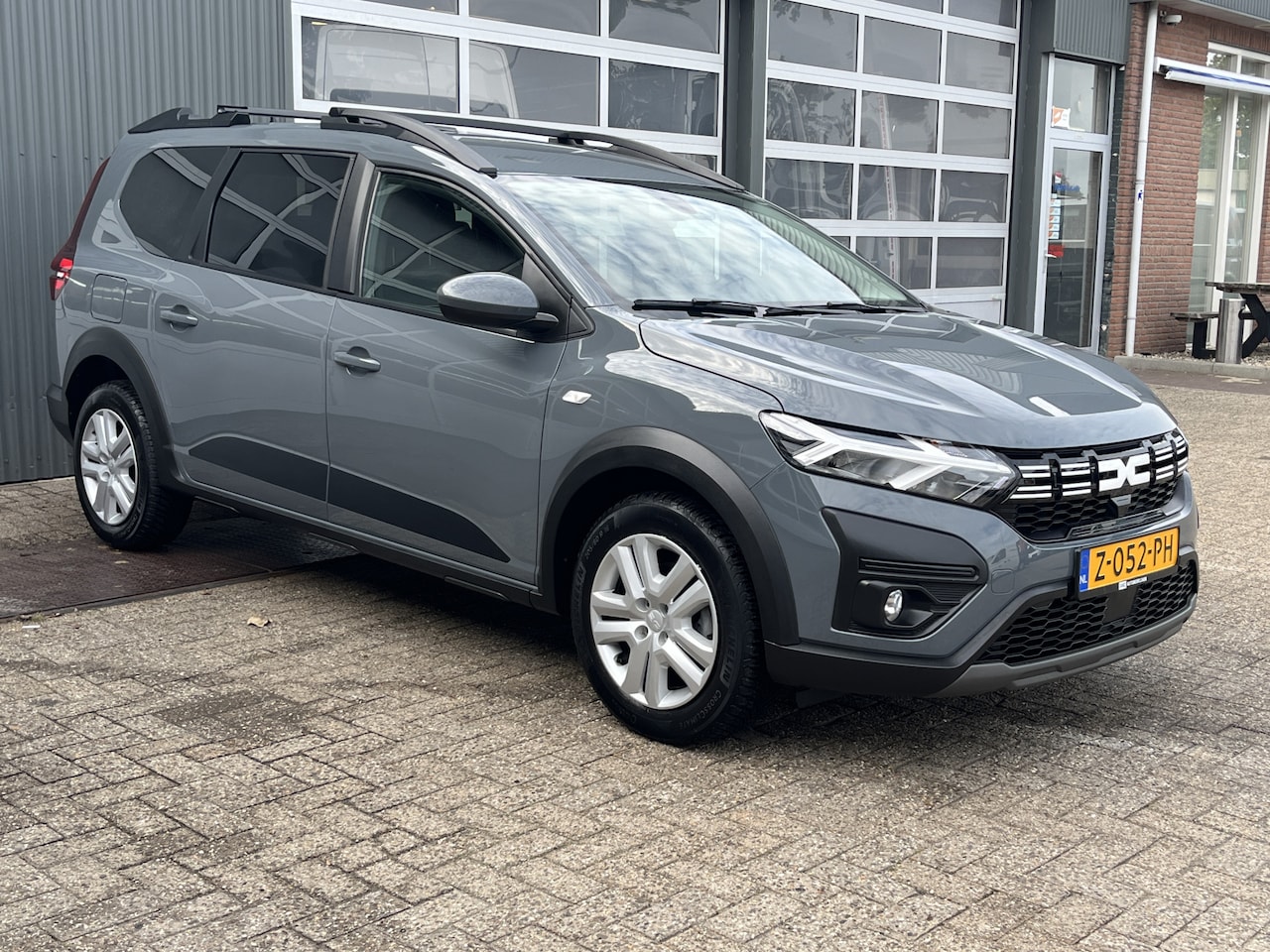 Dacia Jogger - 1.0 TCe 110 Expression 7p. Airco Cruise controle Stuurwielbediening Telefoonverbinding Par - AutoWereld.nl