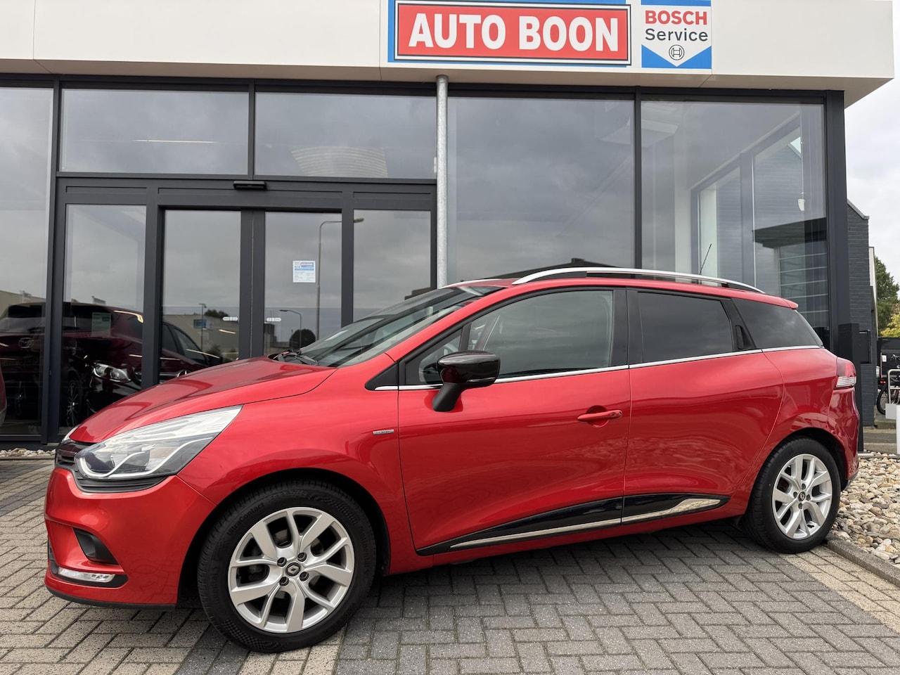 Renault Clio Estate - 0.9 TCe 90PK LIMITED APPCARPLAY/NAVI/CLIMA/LED/ KEYLESSX2/PDC/LMV/DAKRAILS/P-GLAS/MEDIA/BT - AutoWereld.nl