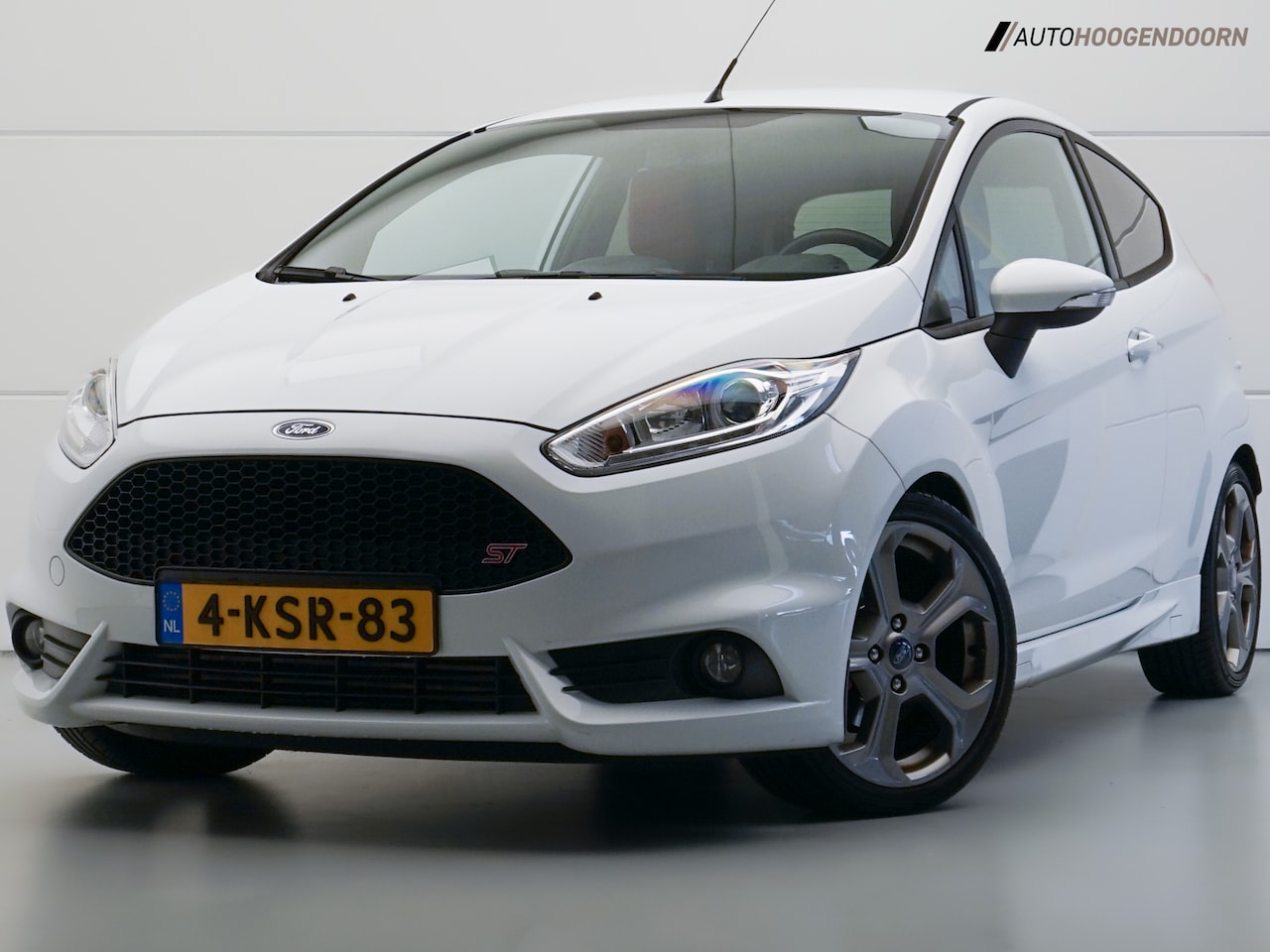 Ford Fiesta - 1.6 ST2 182pk (RECARO,STOELVERWARMING,MILLTEK,CLIMATE CONTROL,PARKEERSENSOREN,NAVIGATIE,XE - AutoWereld.nl