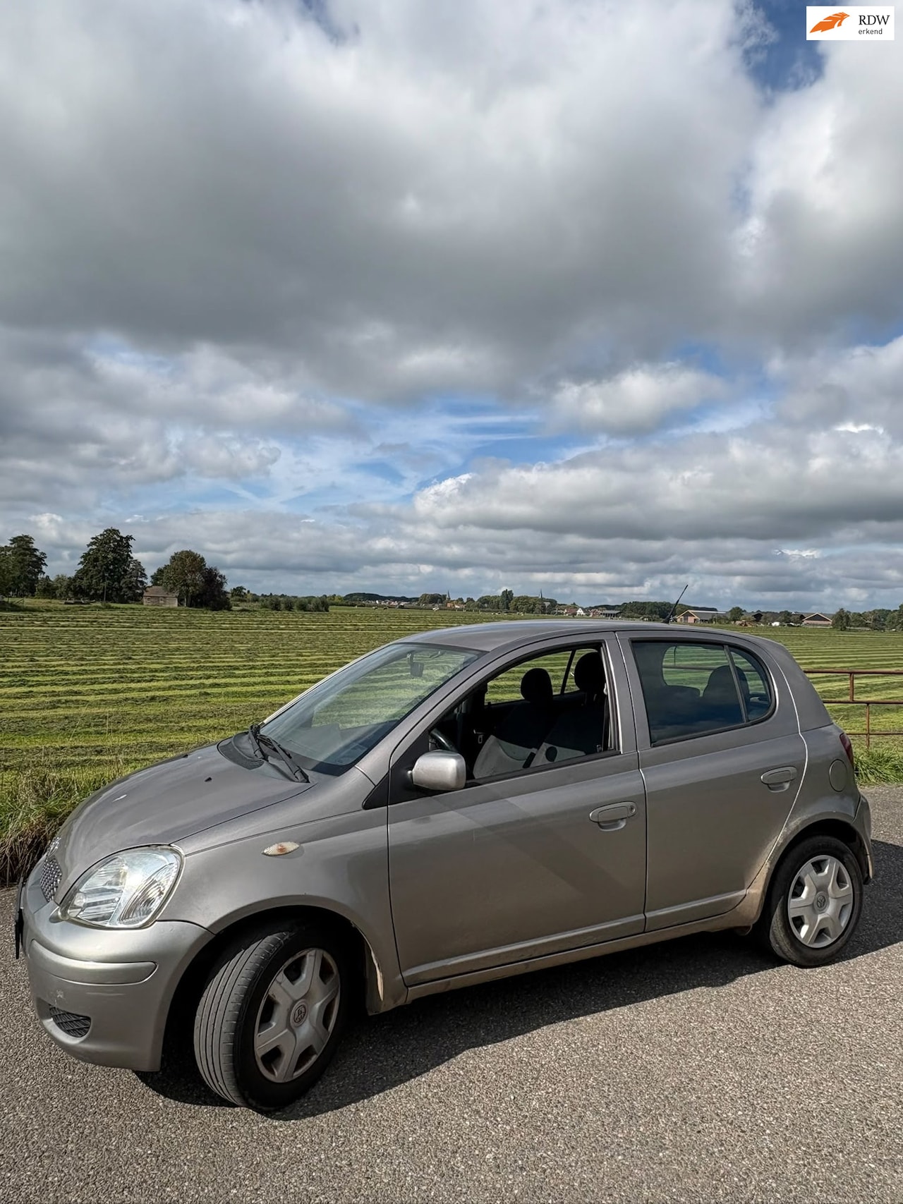 Toyota Yaris - 1.3 VVT-i Sol/ airco/ facelift/ 5 doors/ bj 2003/ EXPORT - AutoWereld.nl