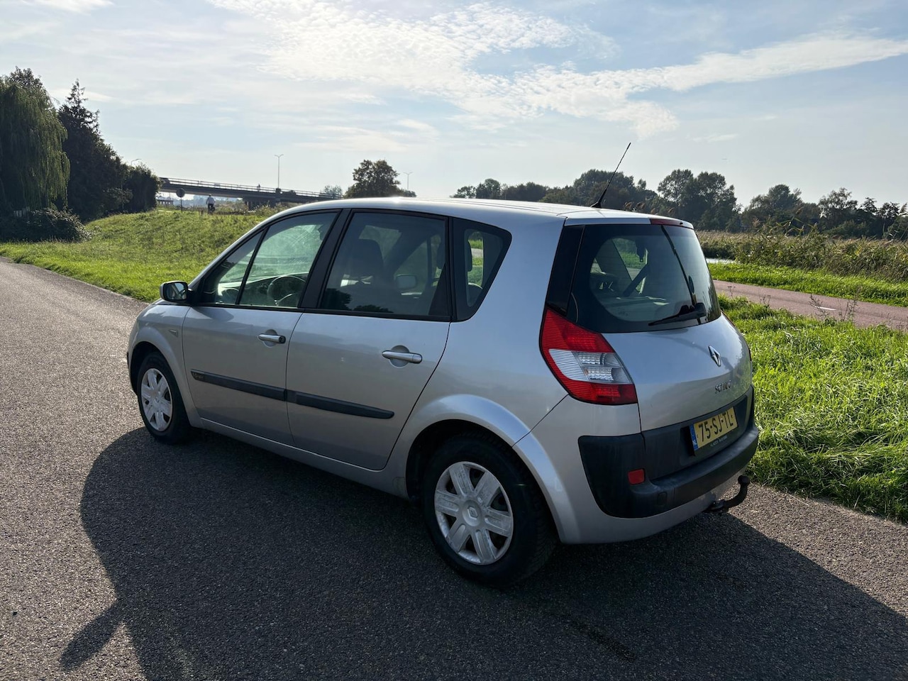Renault Scénic - 1.6-16V Expression Comfort 1.6-16V Expression Comfort - AutoWereld.nl