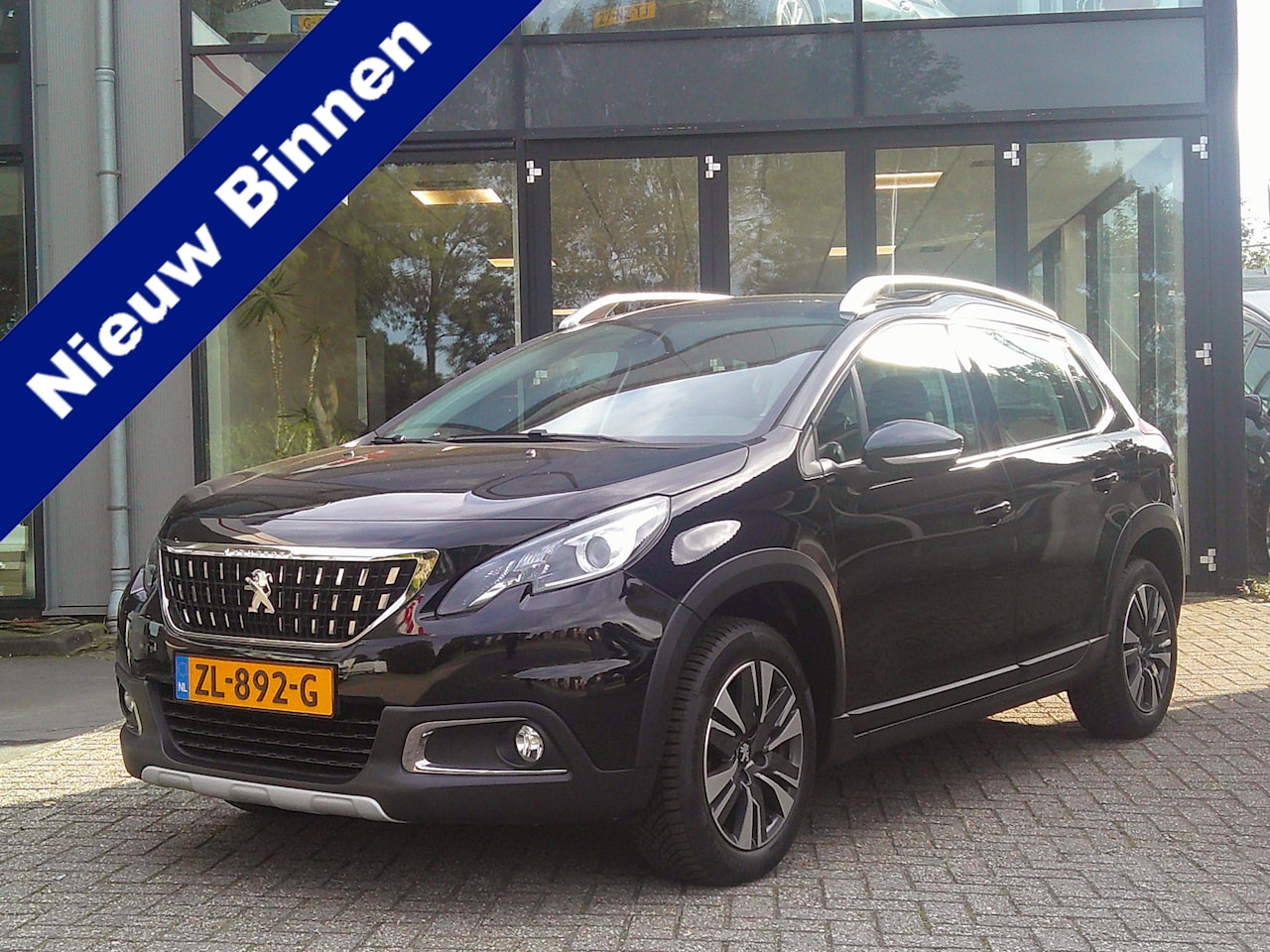 Peugeot 2008 - 1.2 PureTech Allure Staat in De Krim - AutoWereld.nl