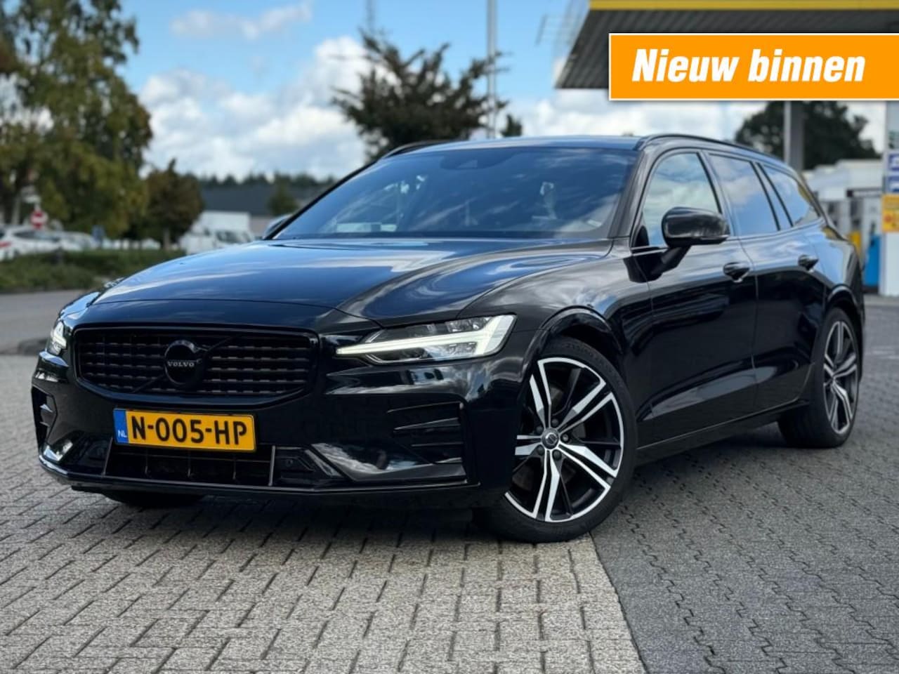 Volvo V60 - 2.0 B5 250PK R-DESIGN TREKHAAK NL-AUTO - AutoWereld.nl