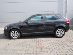 Audi A3 - 1.9 TDI AMBIENTE/ CLIMA / CRUISE CONTROLE / AUDIO
