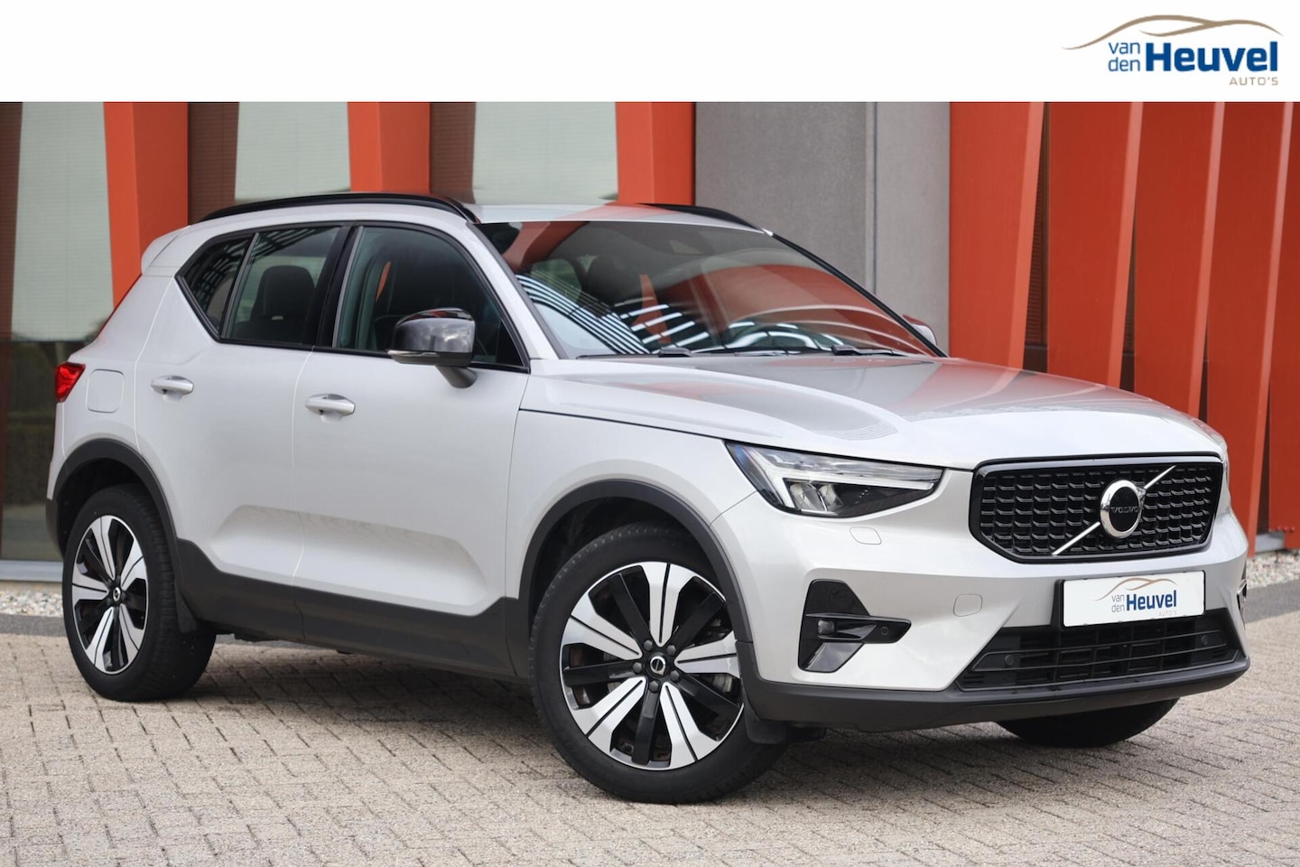 Volvo XC40 - T5 Recharge Ultimate Dark | Stoelverwarming | Trekhaak | Parkeercamera | BLIS | Pilot Assi - AutoWereld.nl