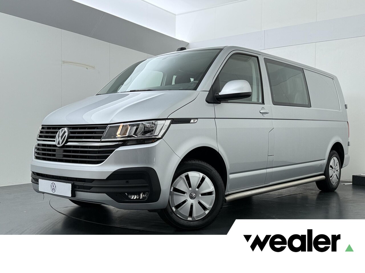 Volkswagen Transporter - Bedrijfswagens 2.0 TDI L2H1 30 DC Highline | 150 PK | Trekhaak | Cruise control | Navigati - AutoWereld.nl