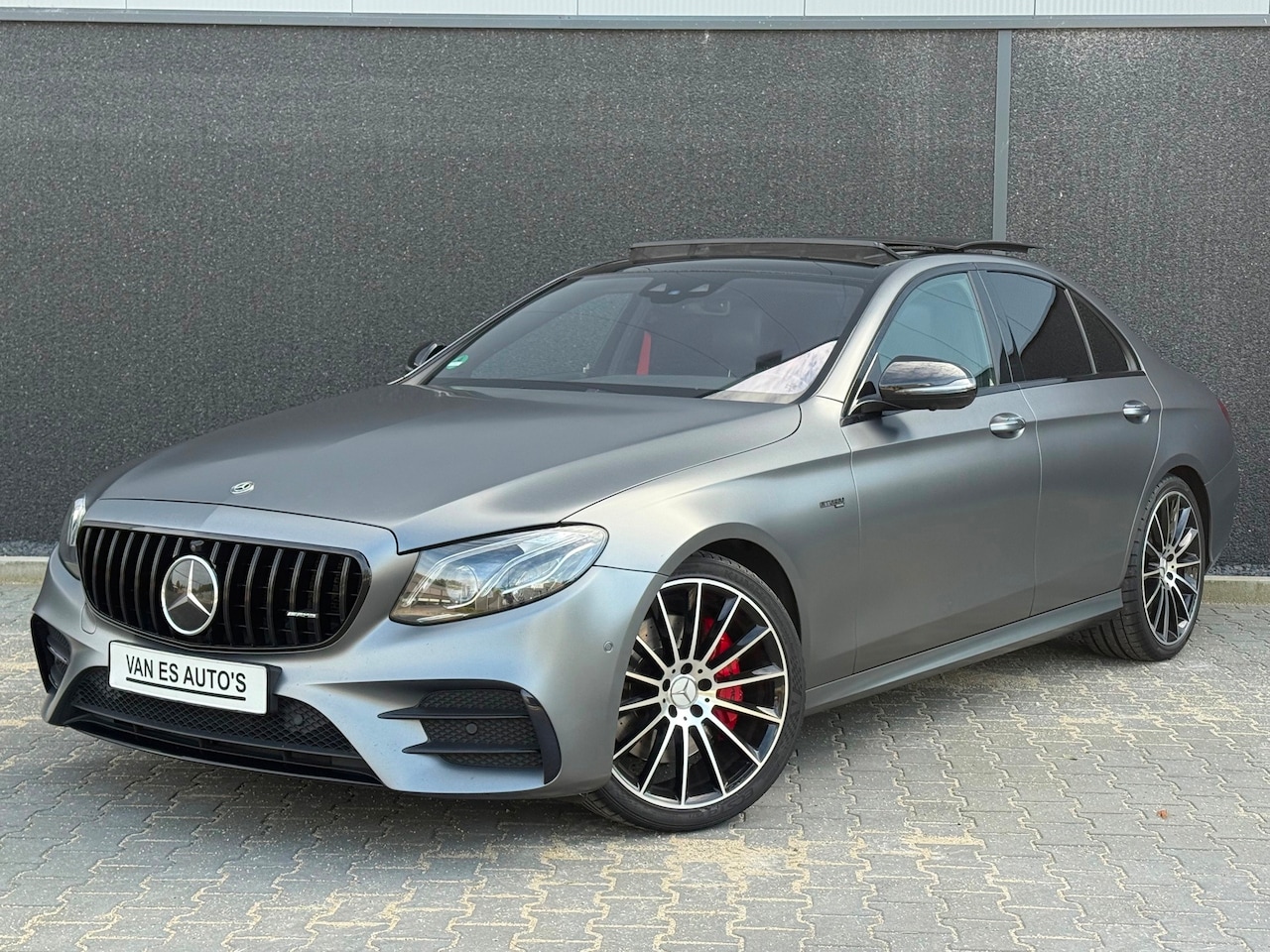 Mercedes-Benz E-klasse - AMG 43 4Matic Mat Grijs PANO|KEYLES|360 - AutoWereld.nl