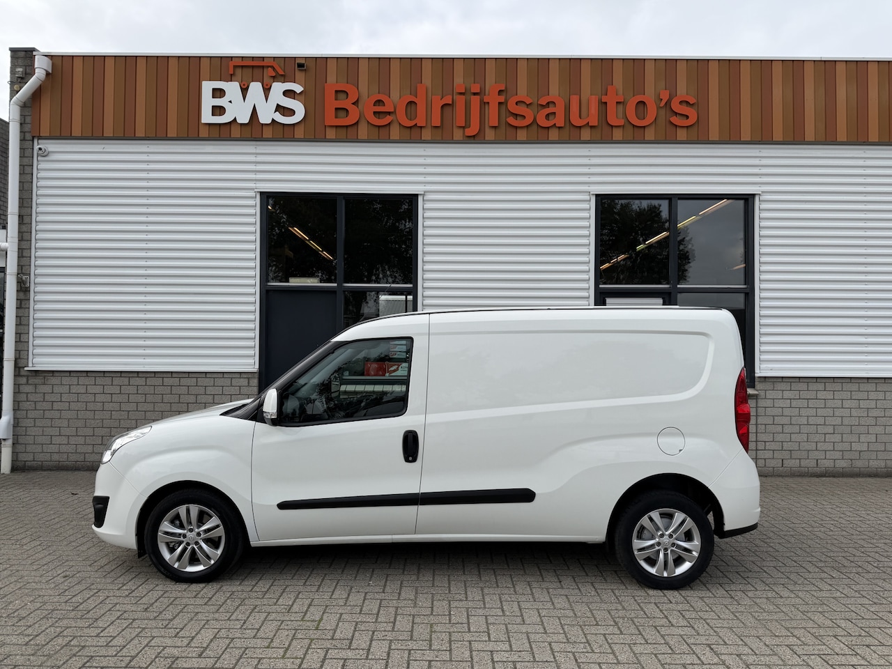 Opel Combo - 1.6 CDTi 105pk L2H1 Sport / vaste prijs rijklaar € 8.950 ex btw / euro 6 / bpm vrij / leas - AutoWereld.nl