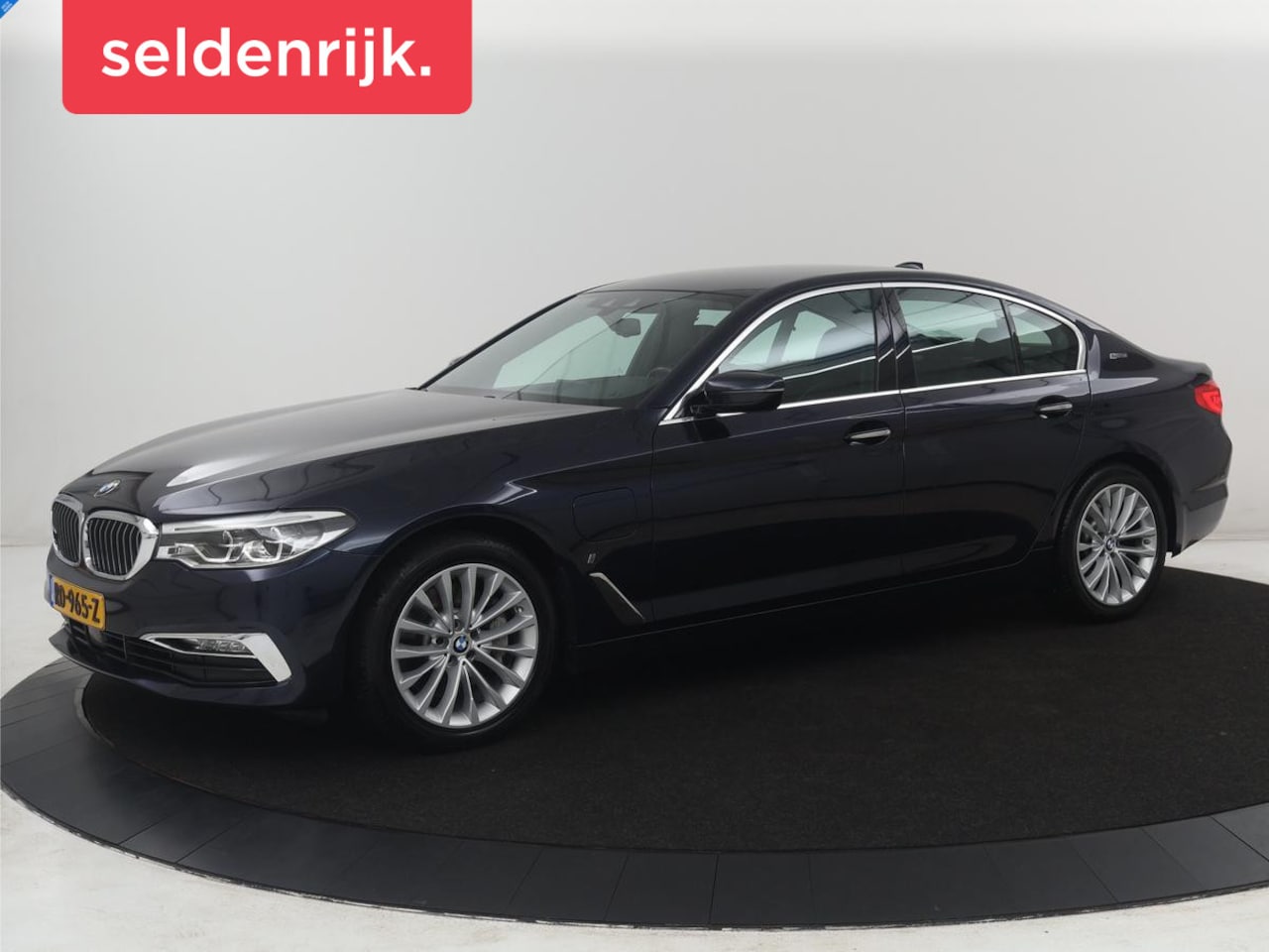 BMW 5-serie - 530e iPerformance High Executive | Trekhaak | Leder | Adaptive cruise | Carplay | Camera | - AutoWereld.nl