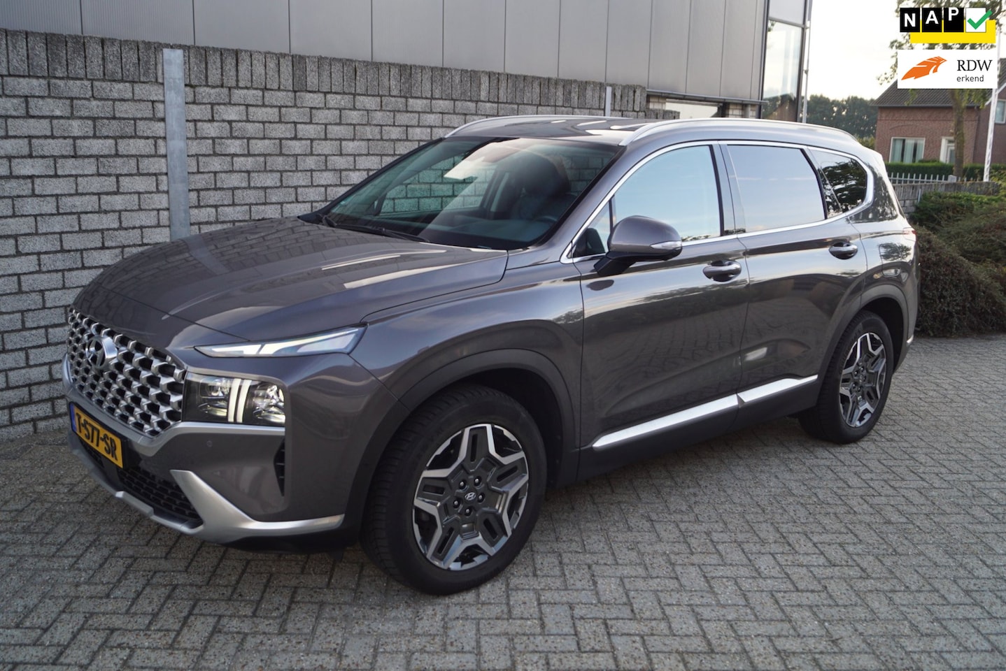 Hyundai Santa Fe - 1.6 T-GDI PHEV Premium Autom Leder Sportst Stoel/Stuur A Bank Verw Navi Camera Clima Adapt - AutoWereld.nl