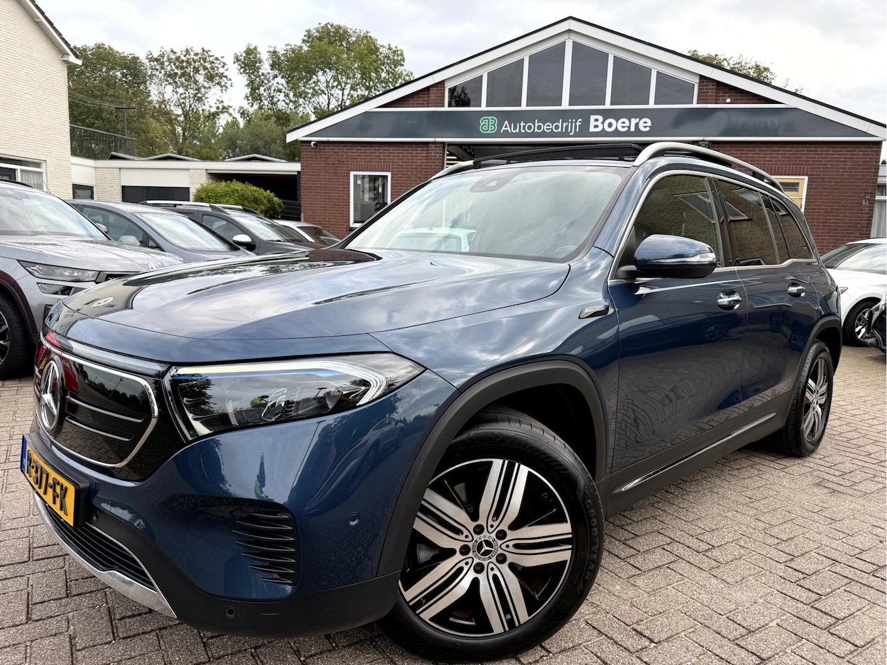 Mercedes-Benz EQB - 250 Luxury Line 67 kWh Panoramadak, Camera, Stoelverwarming - AutoWereld.nl