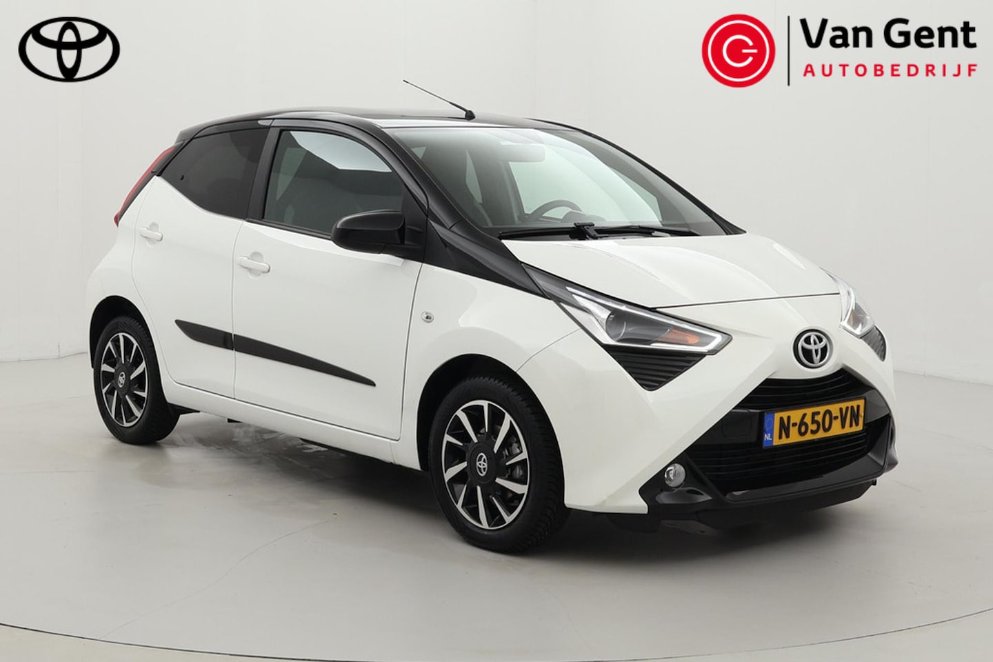 Toyota Aygo - 1.0 VVT-i x-cite ultimate | Apple Carplay / Android Auto | Clima | Camera | 15 inch | Priv - AutoWereld.nl