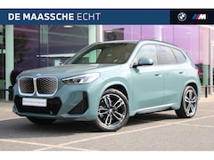 BMW iX1 - xDrive30 M Sport / Panoramadak / Sportstoelen / Achteruitrijcamera / Stoelverwarming / Get