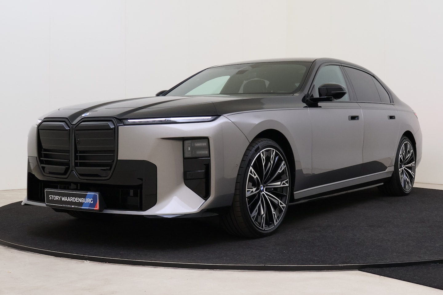 BMW i7 - 50 xDrive M Sport / Panoramadak Sky Lounge / Executive Lounge Seating / Bowers & Wilkins / - AutoWereld.nl