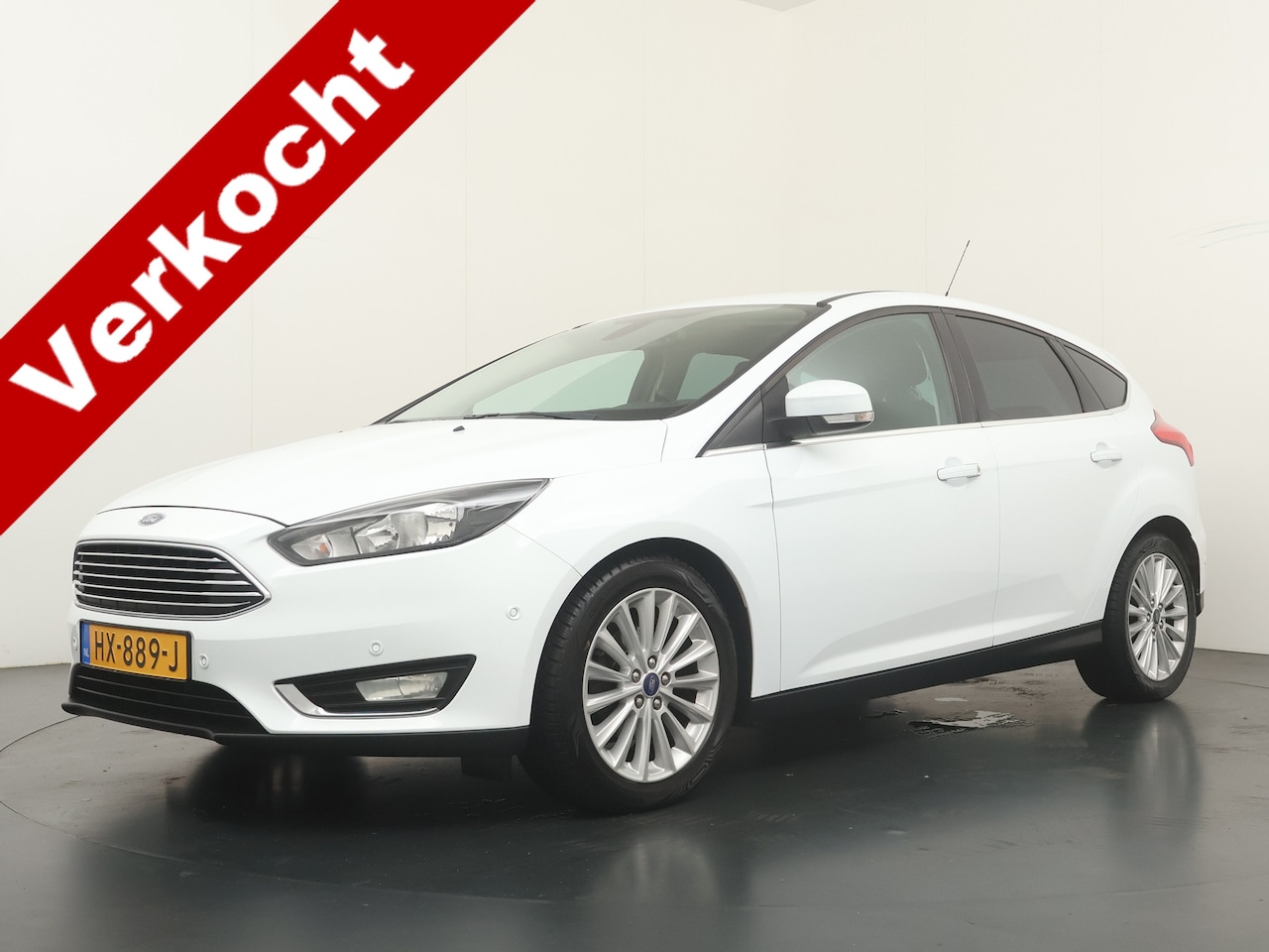 Ford Focus - 125PK Titanium Edition 5DRS | Trekhaak | Privacy glass | 17-inch | All seasonsbanden | - AutoWereld.nl