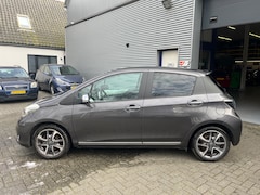Toyota Yaris - 1.3 VVT-i Aspiration Design editie met o.a. glazen dak en privacy glas achter
