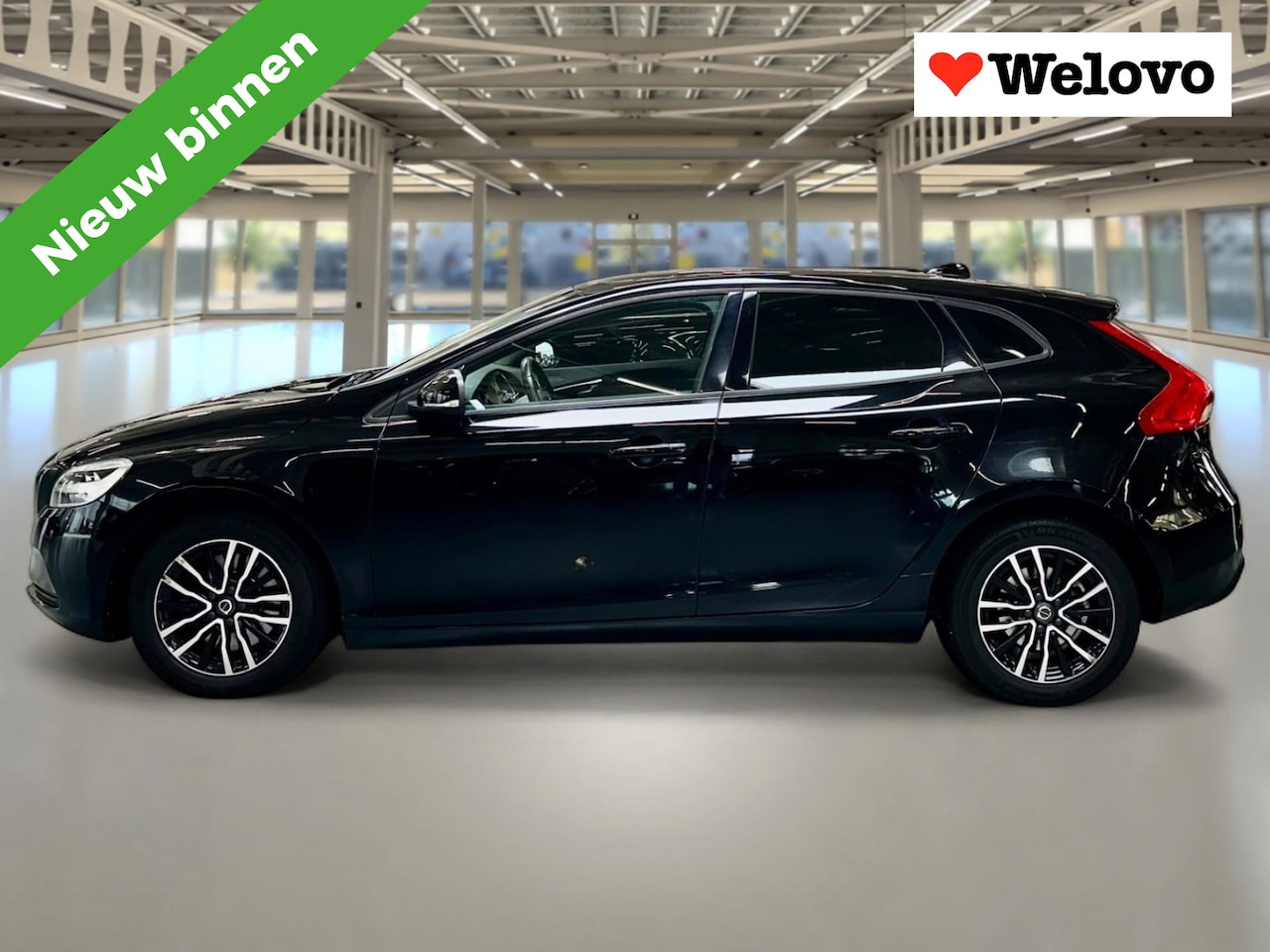 Volvo V40 - 1.5 T2 Momentum Garantie, rijklaar, trekhaak - AutoWereld.nl