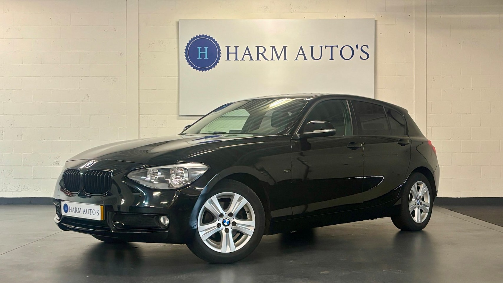 BMW 1-serie - 116i Urban 136pk Airco / PDC / Bleutooth / Lichtmetalen velgen - AutoWereld.nl