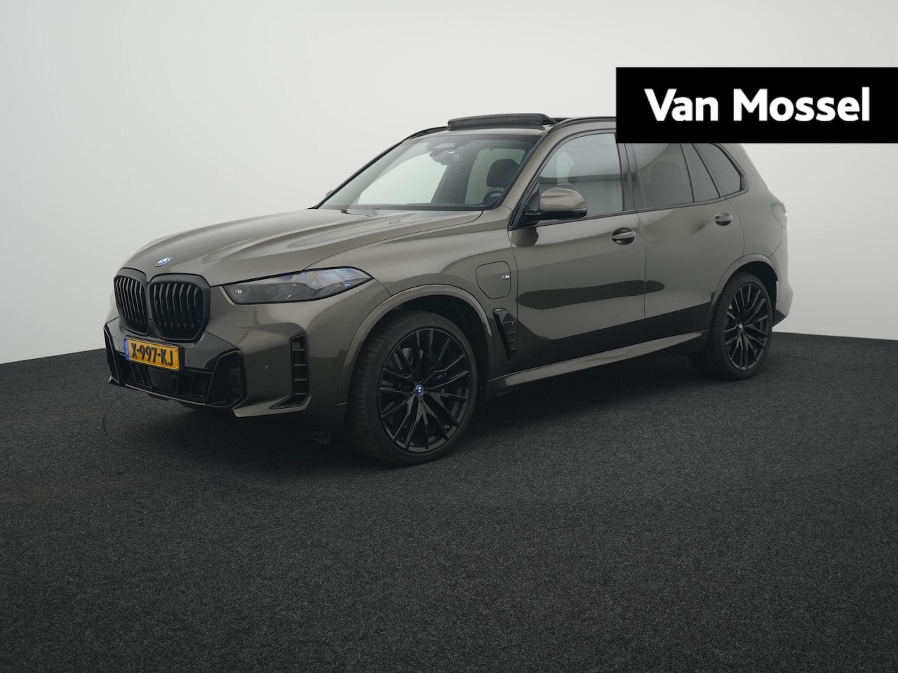 BMW X5 - xDrive50e Launch Edition BTW AUTO | PANORAMADAK | LUCHTVERING | HARMAN KARDON | STOELKOELI - AutoWereld.nl