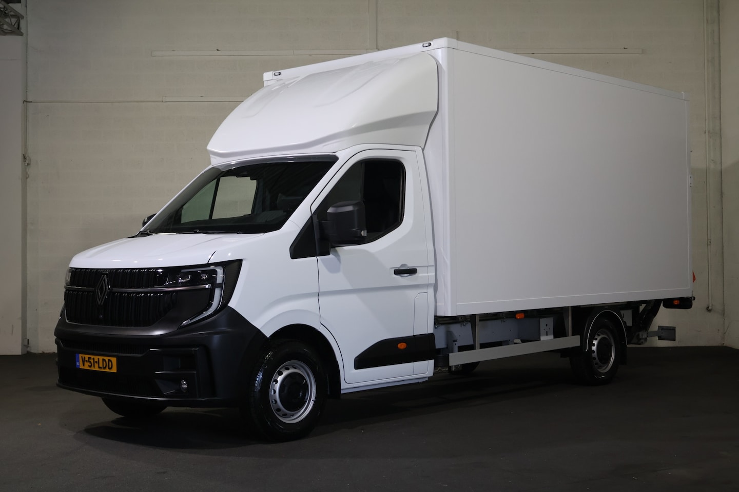 Renault Master - 2.0 dCi 150pk Bakwagen met Laadklep Trekhaak Verhuurd, Inasin garantie - AutoWereld.nl