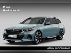 BMW 5-serie Touring - 550e xDrive | M Sportpakket Pro | Adaptief onderstel professional | Stuurwielrand verwarmd