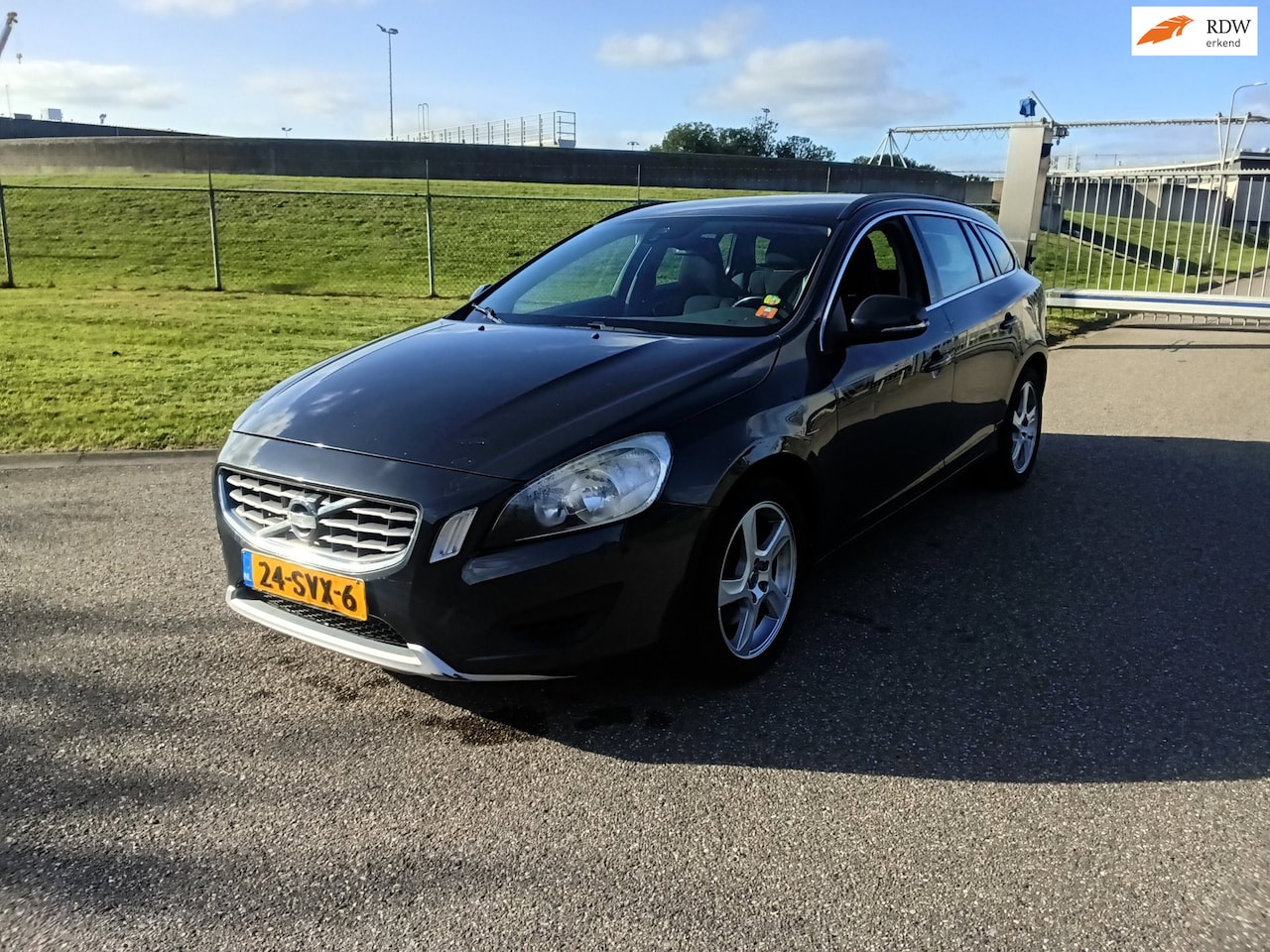 Volvo V60 - 2.0 D3 AUB ADVERTENTIE LEZEN!!! - AutoWereld.nl