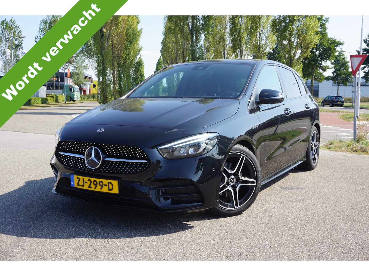 Mercedes-Benz B-klasse - 180 Business Solution AMG l Trekhaak l MBUX l Stoelverwarming l Virtual Cockpit l Smartpho - AutoWereld.nl