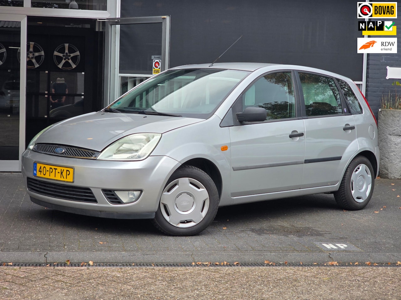Ford Fiesta - 1.4-16V Ghia / PDC / AIRCO - AutoWereld.nl
