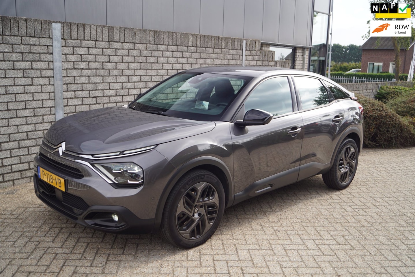 Citroën C4 - 1.2 Puretech Business Plus Navi Camera Head-Up Clima Adaptieve Cruise Apple Carplay 2x PDC - AutoWereld.nl
